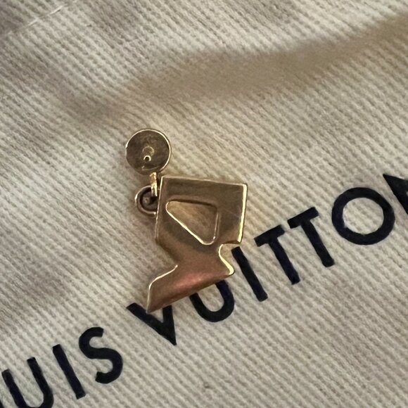 Louis Vuitton Monogram single earring - Picture 9 of 10